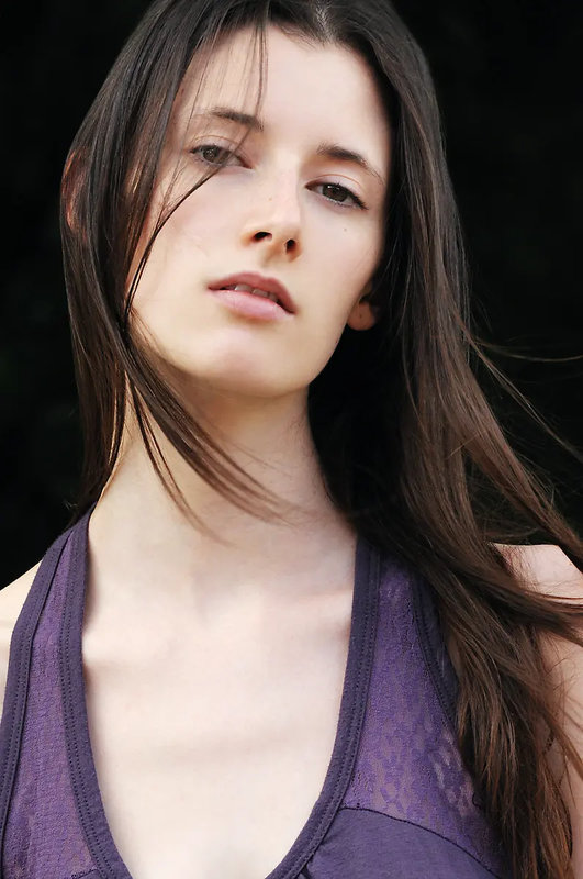 Amberlyn W 1187cr3a - Action-Freeze fashion-editorial Technique Shot